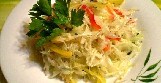 Капустный салат с черной редькой и перцем