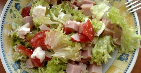 Крабовый салат с ветчиной