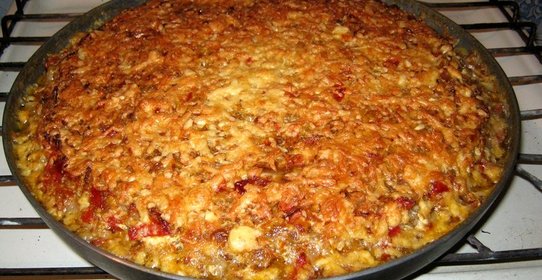 Овощное ассорти с мясом, рисом и сыром