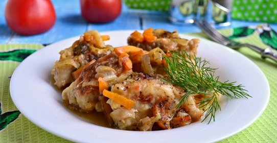 Хек с луком и морковью в мультиварке