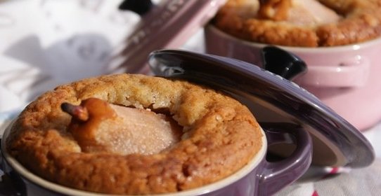 Груши, запеченные в тесте с шоколадом