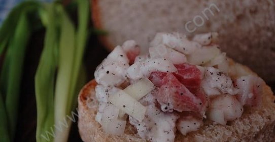 Салат из сала с луком