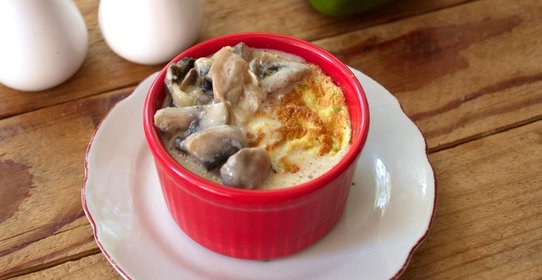 Суфле из кабачков с грибным соусом