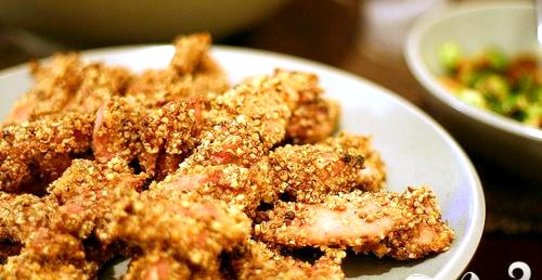 Куриный шашлык в панировке с салатом