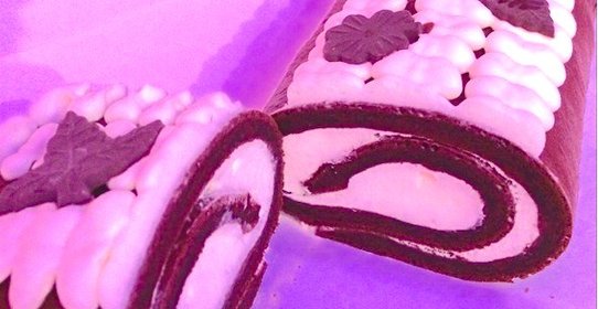 Шоколадный бисквитный рулет