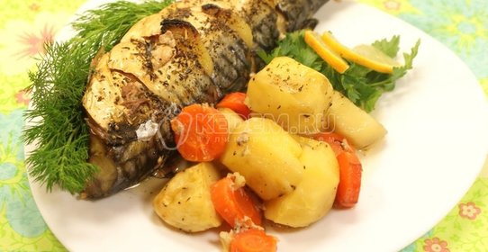 Скумбрия запеченная в рукаве с овощами