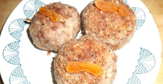 Постные гречневые шарики с курагой