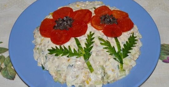 Салат печень трески с огурцами и яйцами