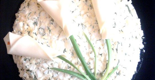 Салат из куриной грудки с шампиньонами и ананасом