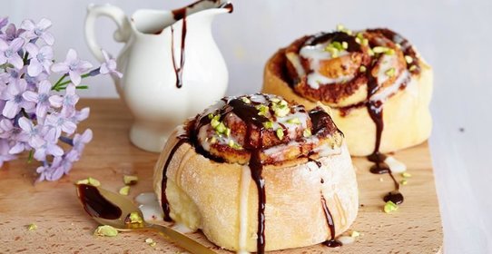 Синнабоны с глазурью из творожного сыра