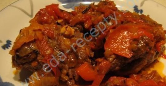 Тушеная баранина с овощами и черноплодной рябиной