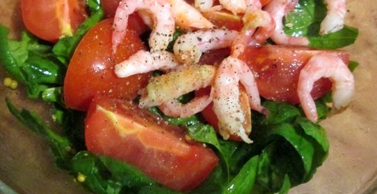 Салат из шпината и креветок