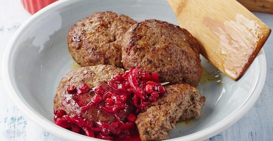 Котлеты из баранины с брусникой