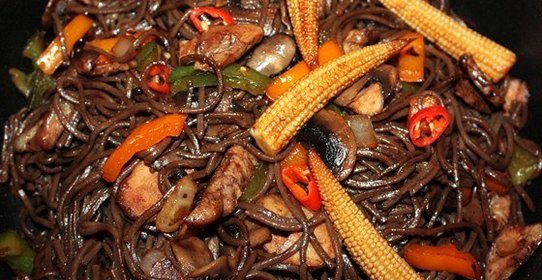 Гречневая лапша с курицей-терияки