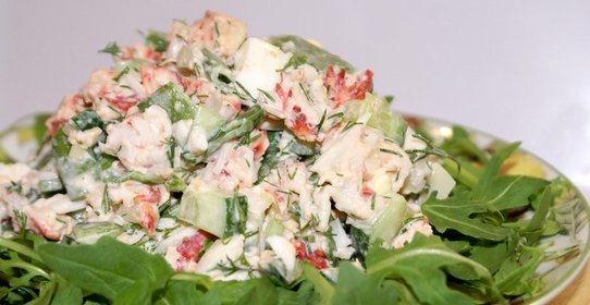Крабовый салат с чесноком