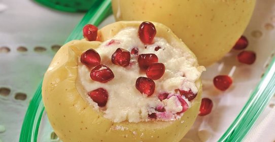 Яблоки, запеченные с творогом и гранатами