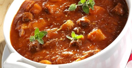 Гуляш с огурцами