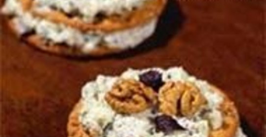 Хлебцы с сыром и орехами