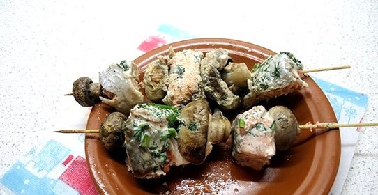 Канапе с грибами на шпажках