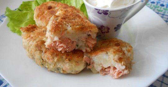 Картофельные пирожки с горбушей