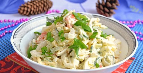 Салат с кальмарами, сыром и свежим огурцом