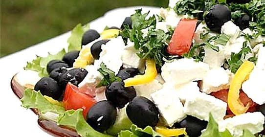 Греческий салат с фетаксой