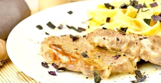 Мясо в сырном соусе