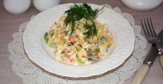 Легкий салат с крабовыми палочками