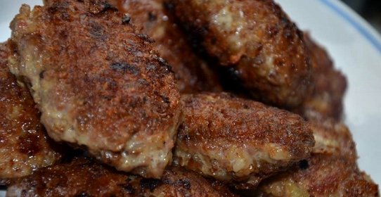 Биточки с болгарским перцем и пшеницей