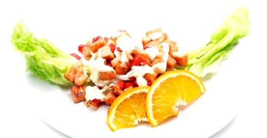 Салат из курицы с фруктами