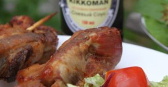 Свиные ребра-гриль с салатом из запеченных баклажанов