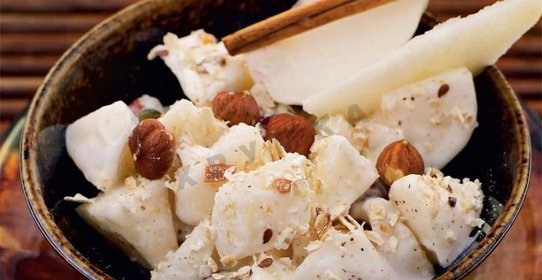 Салат из груш с орехами