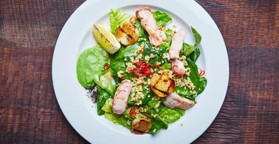 Салат с мясом цыпленка и пшеном