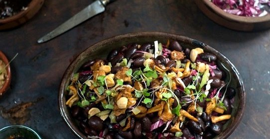 Салат с бобами и грибами