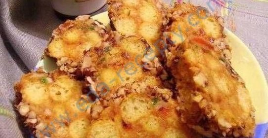 Салат из курицы и шампиньонов в сырной корзинке