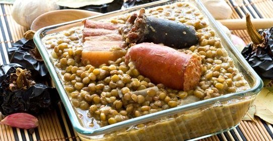 Чечевица с сосисками