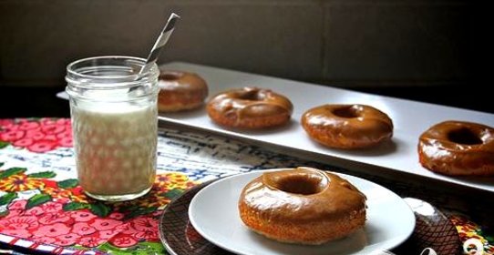 Банановые пончики с арахисовой глазурью