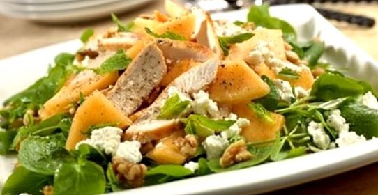 Салат с дыней и курицей