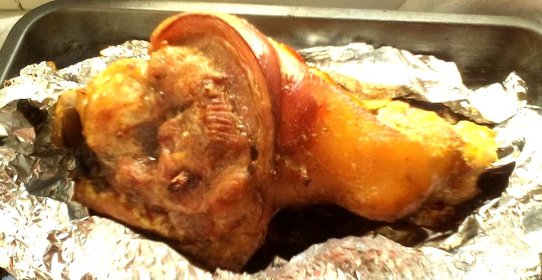 Свиная рулька чесночная