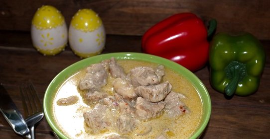 Свинина кусочками в соусе