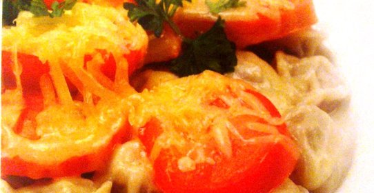 Пельмени с помидорами и сыром