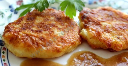 Котлеты картофельные с грибной подливкой