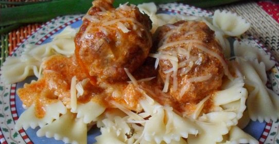 Котлеты Дружба в сметанно-томатном соусе