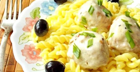 Фрикадельки в сливочно-сырном соусе