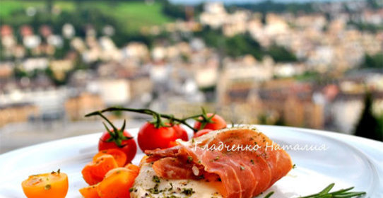 Куриные грудки в пармской ветчине