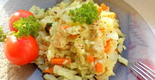 Тушеная капуста с рисом и мясом