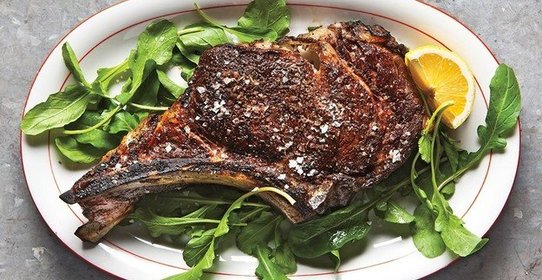 Стейк Рибай с солью и перцем