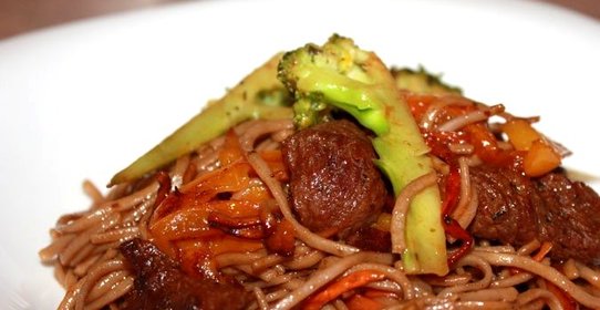 Гречневая лапша с говядиной