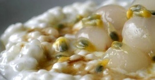 Кокосовая тапиока с личи и маракуйей