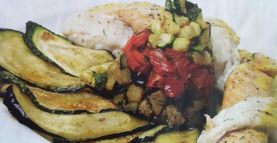 Косичка из красной и белой рыбы с овощами